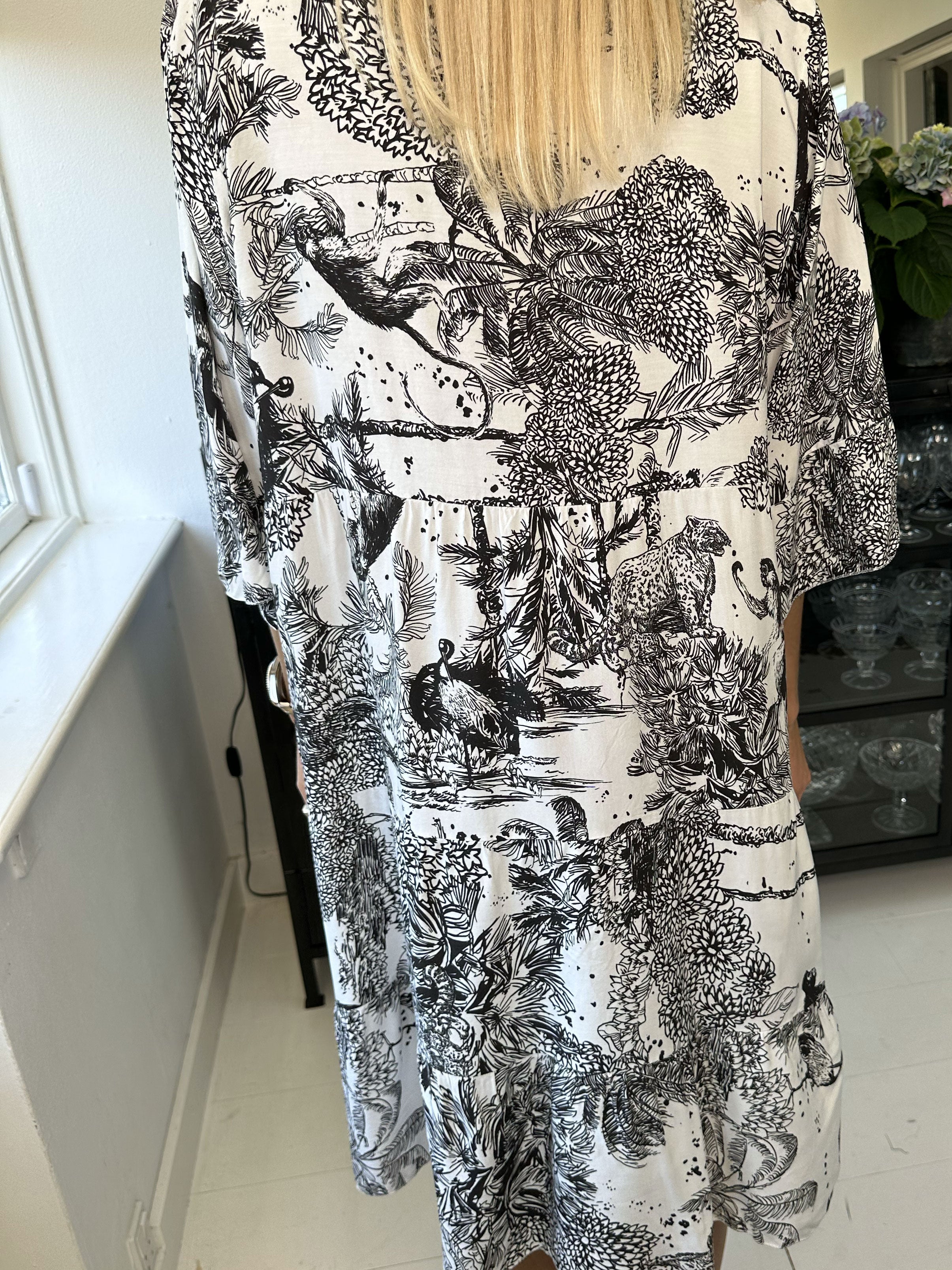 Abbie - Söt klänning med djungeltema